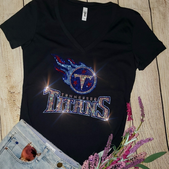 New Tennessee Titans Women's V-Neck Fitted T-shirt - Picture 2 of 5